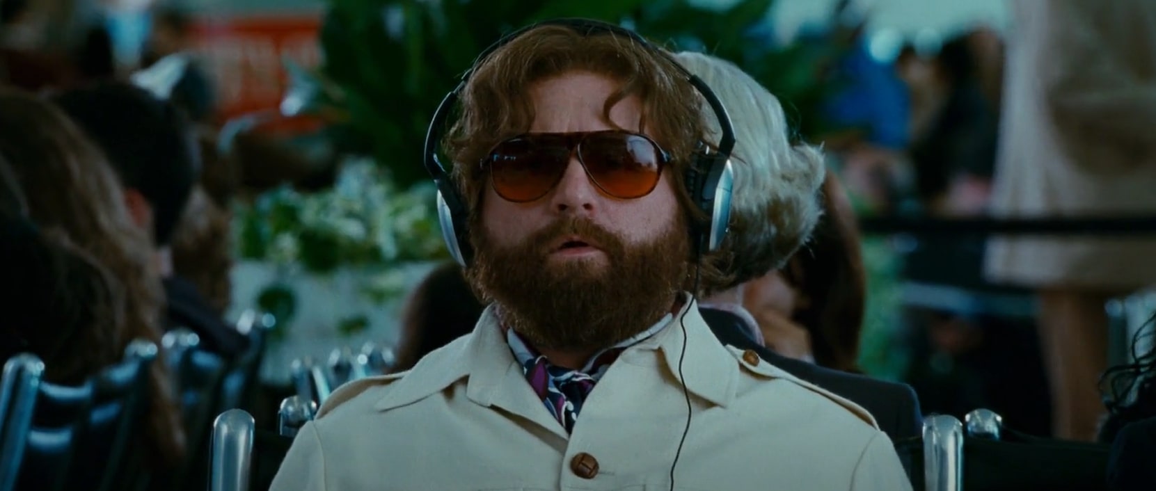 Bradley Cooper’s The Hangover Sunglasses Like a Film Star