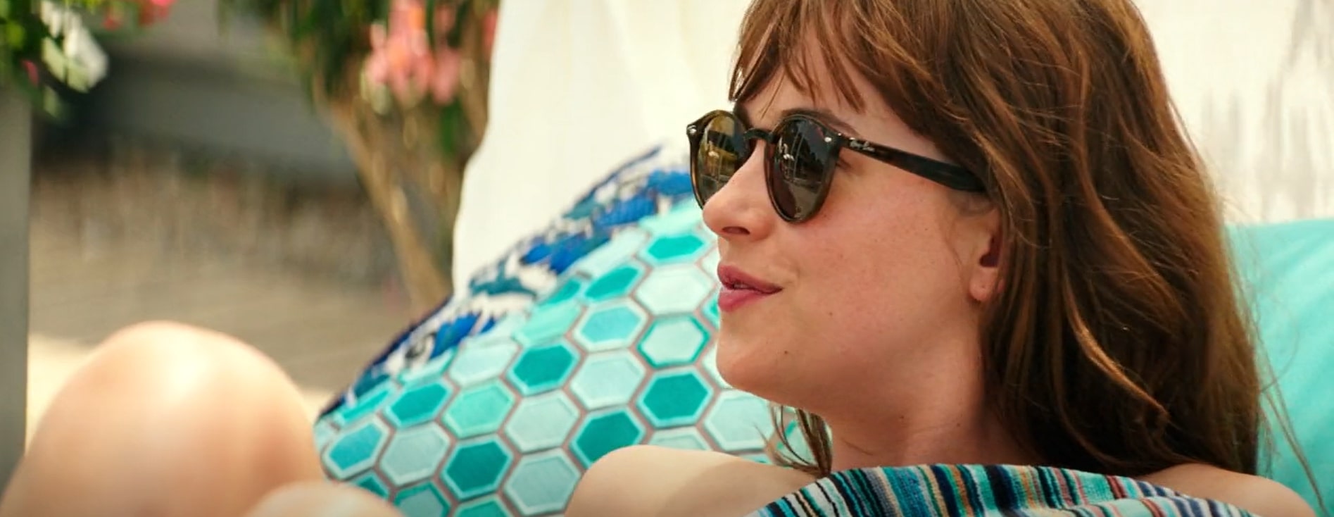Dakota Johnsons Fifty Shades Freed Sunglasses Like A Film Star 